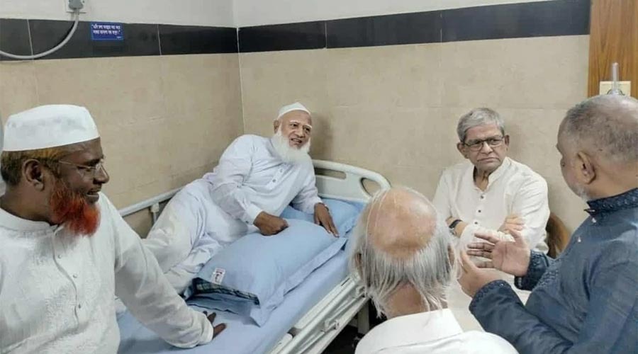 জামায়াত আমিরকে দেখতে হাসপাতালে গেলেন মির্জা ফখরুল