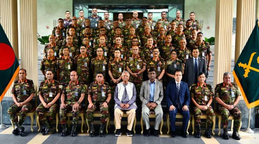 সৎ, নীতিবান নেতৃত্বের গুণাবলী সম্পন্ন অফিসাররাই পদোন্নতির দাবিদার: প্রধান উপদেষ্টা