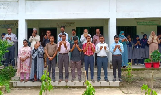 ঢাকায় বিমান দুর্ঘটনায় হতাহতের ঘটনায় ঈদগাঁওতে শোক পালন