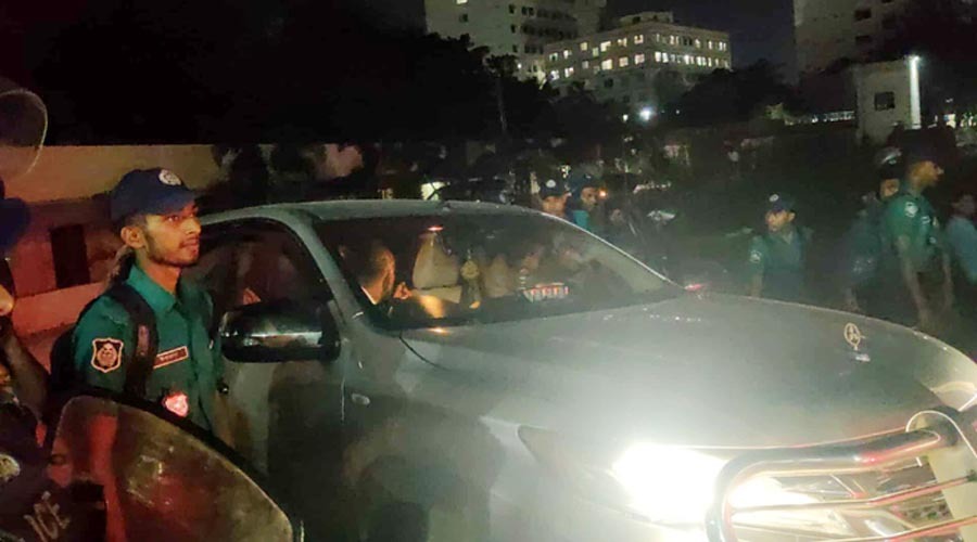 উত্তরায় মাইলস্টোন কলেজে ৯ ঘণ্টা অবরুদ্ধ ছিলেন দুই উপদেষ্টা ও প্রেস সচিব