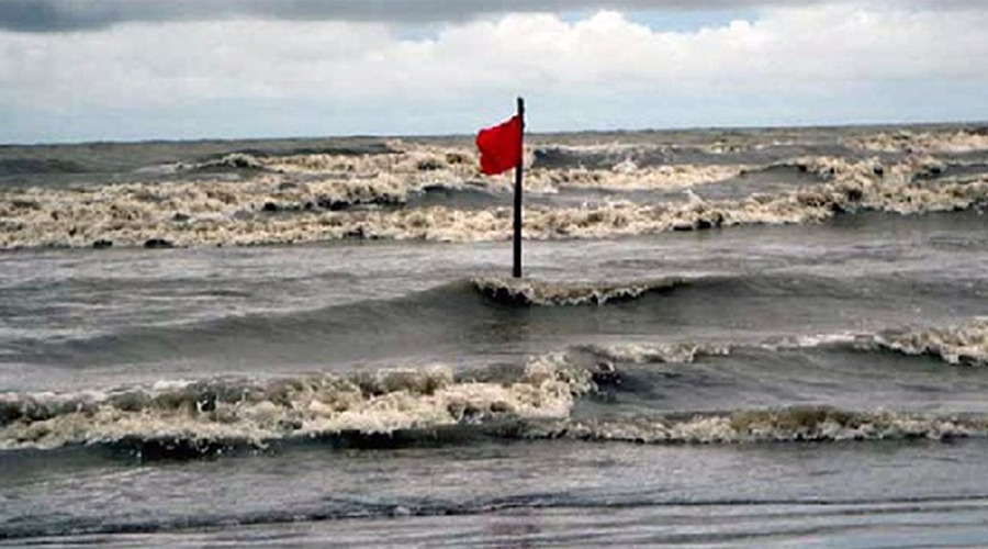 চার সমুদ্র বন্দরে ৩ নম্বর সতর্ক সংকেত