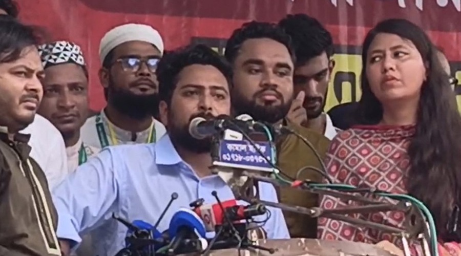 ৭২-এর সংবিধানকে প্রতিষ্ঠা করতে মাঠে নেমেছে কিছু গোষ্ঠী: নাহিদ