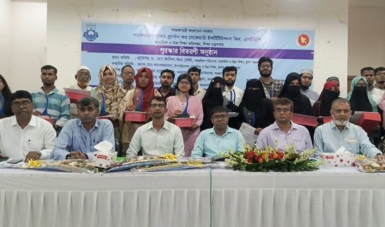 অভয়নগরে কৃতি শিক্ষার্থীদের মধ্যে পুরস্কার বিতরণ