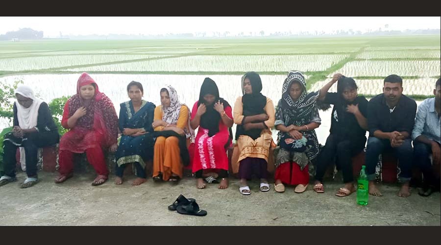 ধামইরহাট সীমান্ত দিয়ে ১০ বাংলাদেশিকে পুশইন  করলো বিএসএফ