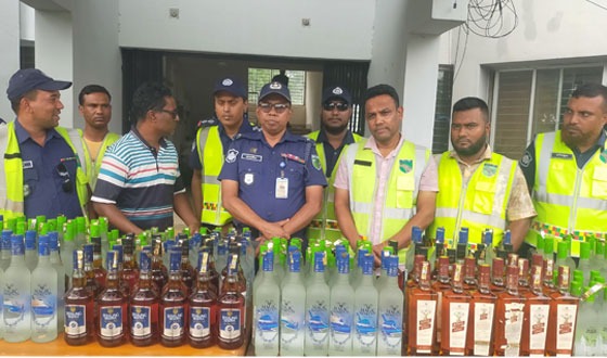 ভালুকায় ৩৮৮ বোতল ভারতীয় মদ উদ্ধার