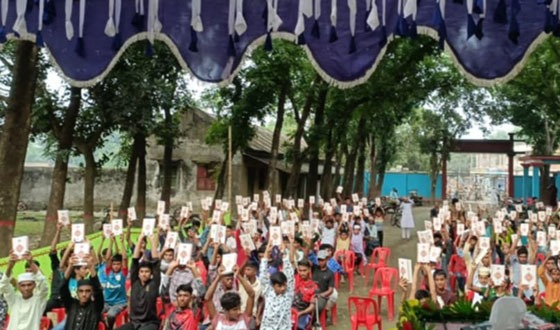 তানোরের ২২০ জন শিক্ষার্থী পেলো আল কোরআন উপহার