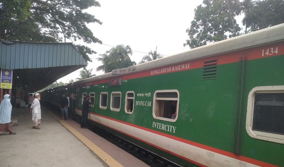 দুটি বগি রেখেই এক ঘন্টা পর কিশোরগঞ্জ পৌছল ট্রেন