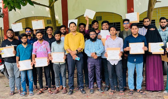 অভয়নগরে ১৫ দিনের ফ্রিল্যান্সিং বিষয়ক প্রশিক্ষণের সমাপনি