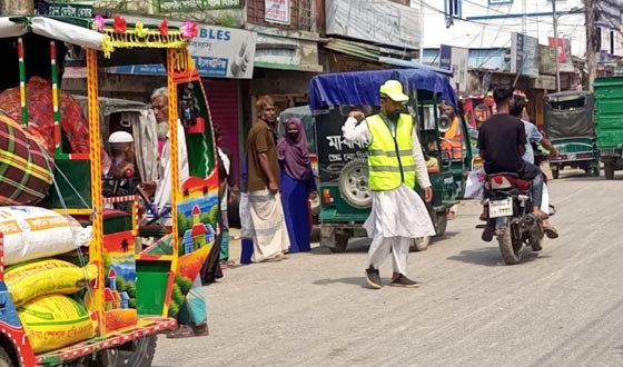 গফরগাঁওয়ে ঈদযাত্রায় ভোগান্তি নিরসনে সড়কে জামায়াতের স্বেচ্ছাসেবকদল