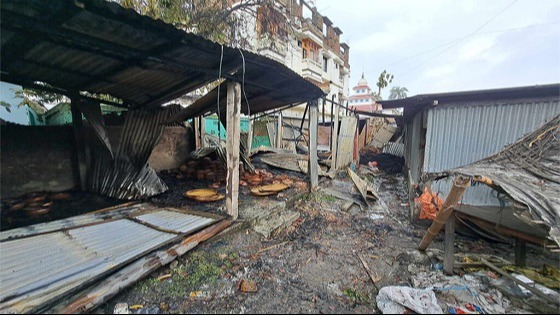 শেরপুরে নয়আনী বাজারে আগুন লেগে  ৫০  লাখ টাকার ক্ষতি