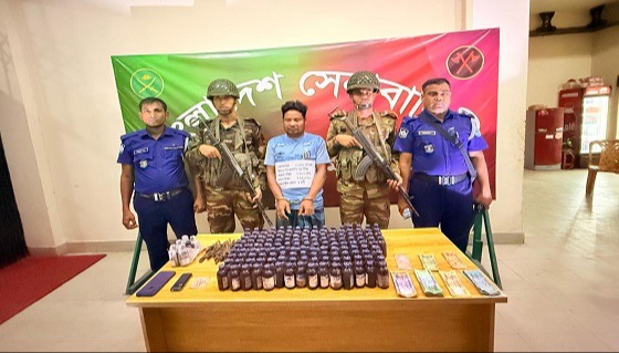 রাজারহাটে সেনাসহ যৌথবাহিনীর অভিযানে মাদকসহ মাদককারবারী আটক