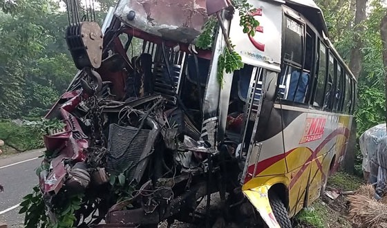 ফকিরহাটে সড়ক দুর্ঘটনায় নিহত ১