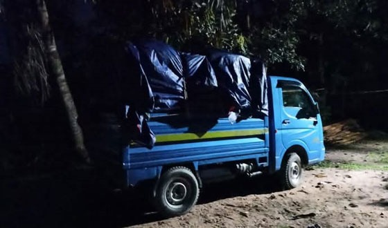 কলমাকান্দায় ভারতীয় পণ্যসহ পিকআপ জব্দ, আটক ১