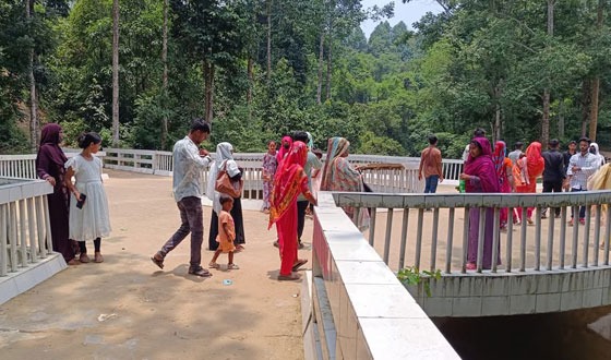 মধুটিলা ইকোপার্কে পর্যটকদের ভিড় বেড়েছে