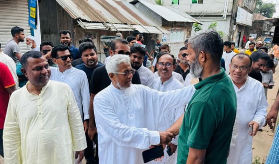বাউফলের বিএনপি'র কেন্দ্রীয় নেতার ঈদ শুভেচ্ছা বিনিময়