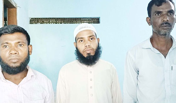 পোরশায় ছেলের মারপিটে মা-বাবাসহ দুই বোন আহত