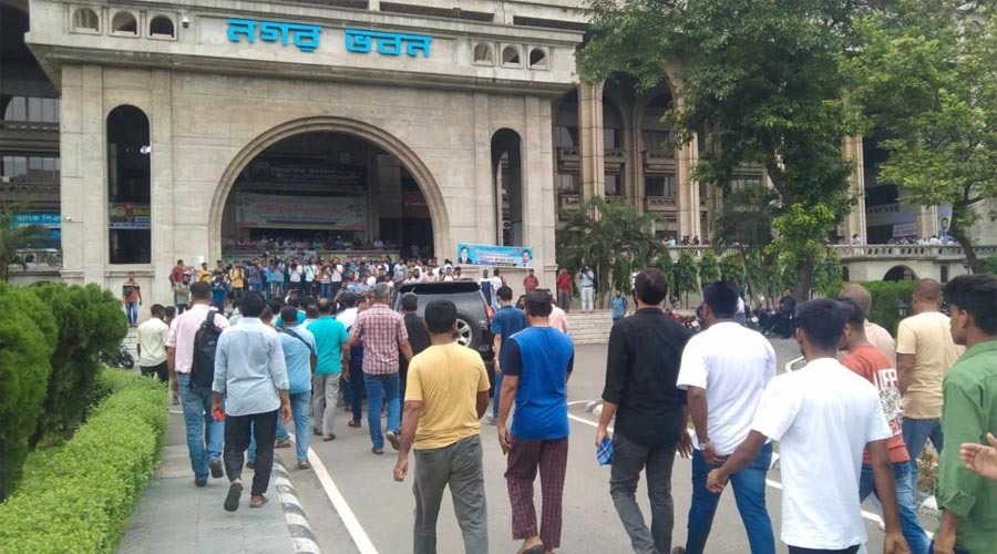ইশরাককে শপথ না করানোয় অচল নগর ভবন, আন্দোলন গড়াল দ্বিতীয় মাসে
