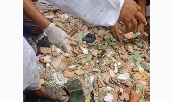 সৈয়দপুরে পাগলের কাছে পাওয়া গেল পৌণে চার লাখ টাকা