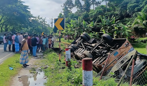 রশিদ নগরে সড়ক দুর্ঘটনায় নিহত ৩