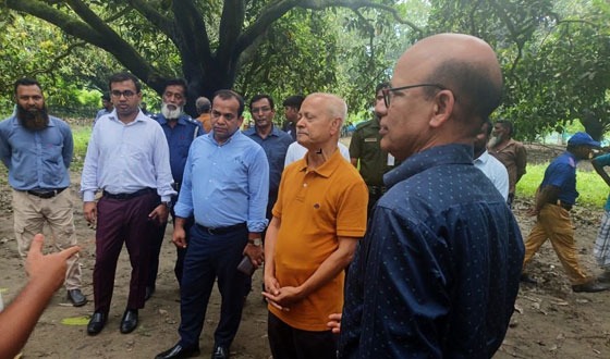 গোমস্তাপুরে বিদ্যুৎ কেন্দ্র পরিদর্শনে নৌ সচিব