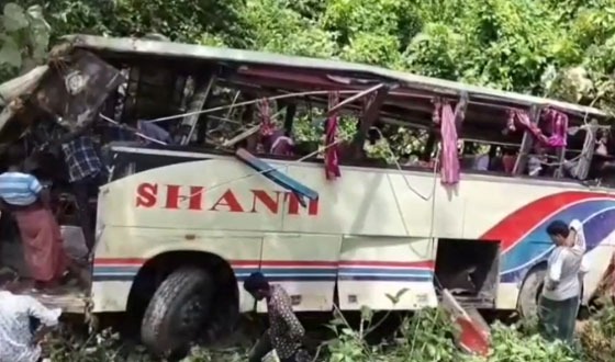 খাগড়াছড়িতে বাস নিয়ন্ত্রণ হারিয়ে খাদে, আহত ৯