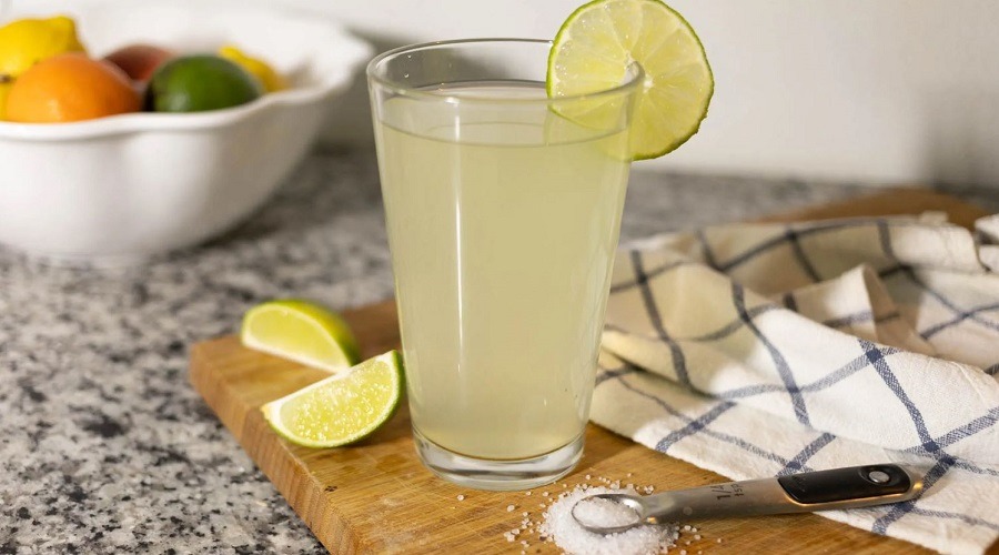 গরমে সুস্থ থাকতে ইলেক্ট্রোলাইট পানীয় খেলে কি উপকার পাওয়া যায়?