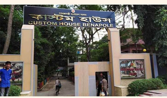 বেনাপোলে দ্বিতীয় দিনের মত অচলাবস্থা বিরাজ করছে