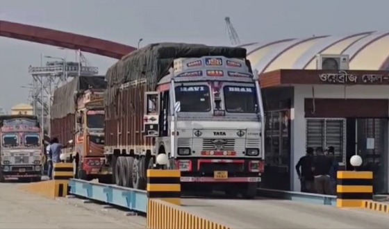 বেনাপোল বন্দরে আমদানি-রপ্তানি ও পণ্য খালাস শুরু