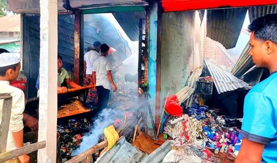 শ্রীবরদীতে অগ্নিকাণ্ডে ৫টি ব্যবসা প্রতিষ্ঠান পুড়ে ছাই