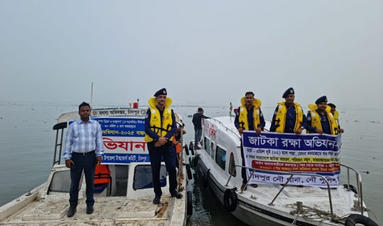 চাঁদপুরে নিষেধাজ্ঞায় নদীতে শুনশান নিরবতা: প্রশাসনের টহল চলছে