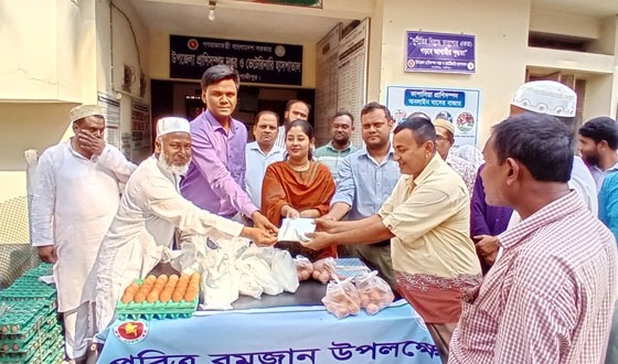 কাপাসিয়ায় সুলভ মূল্যে দুধ ও ডিম বিক্রি শুরু