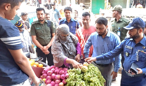 গাবতলীতে মোবাইল কোর্ট- ৩ ব্যবসায়ীর জরিমানা