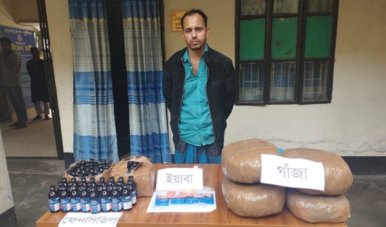 ফরিদগঞ্জে মাদক ব্যবসায়ী আটক