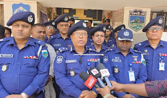 সাঁথিয়ায় মধ্যরাতে সড়কে গাছ ফেলে ডাকাতি: ডিআইজির ঘটনাস্থল পরিদর্শন