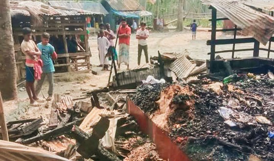 কাউখালীতে ভয়াবহ আগুনে চারটি দোকান পুড়ে ছাই