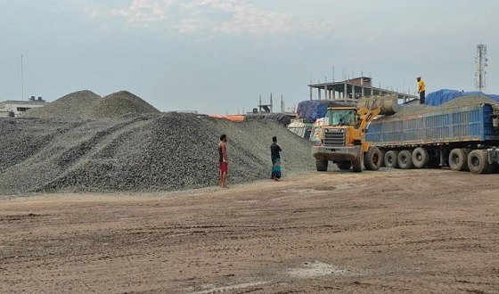 উন্নয়নমূলক কাজ কম, কমেছে পাথর আমদানি