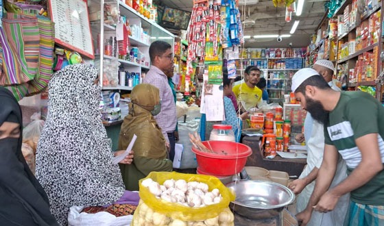 বরিশাল নগরীতে ভোক্তার অভিযানে জরিমানা আদায়