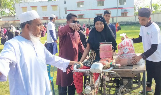 মণিরামপুরে আস-সুন্নাহ ফাউন্ডেশনের উদ্যোগে ইফতার সামগ্রী বিতরণ