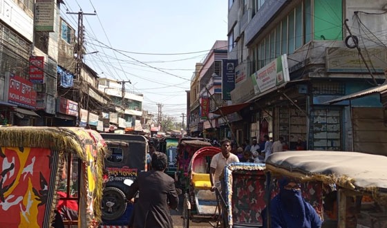 সৈয়দপুরে যানজট নিরসনে যৌথ বাহিনীর অভিযান