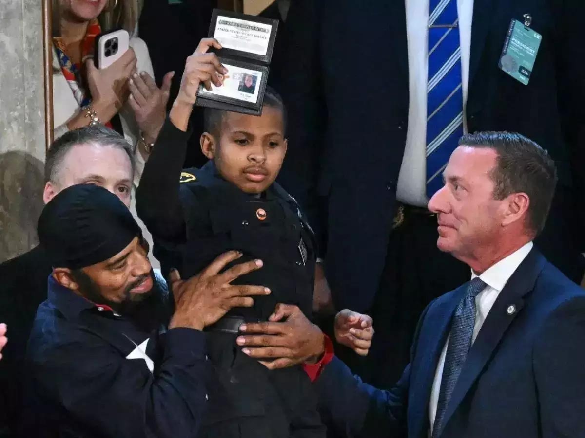 ১৩ বছরের কিশোরকে সিক্রেট এজেন্ট হিসেবে নিয়োগে দিলেন ট্রাম্প