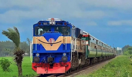 কঠিন হয়ে পড়ছে ট্রেন চলাচল স্বাভাবিক রাখা