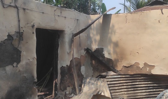 কমলগঞ্জে আগুনে পুড়ে এক পরিবার নিঃস্ব