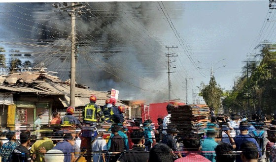 চট্টগ্রামে ভয়াবহ অগ্নিকাণ্ডে ব্যাপক ক্ষয়ক্ষতির আশঙ্কা
