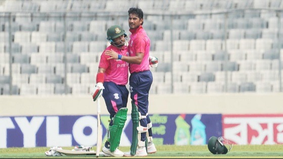 প্রাইম ব্যাংকের সামনে দাঁড়াতে পারলোনা ব্রাদার্স