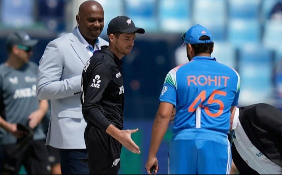 লারার রেকর্ড ছুঁয়ে ফেললেন রোহিত