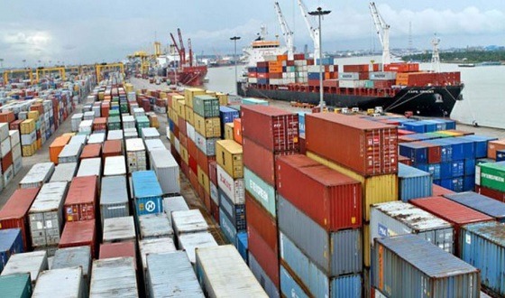 কনটেইনার খালাসে কঠোর অবস্থানে চট্টগ্রাম বন্দর