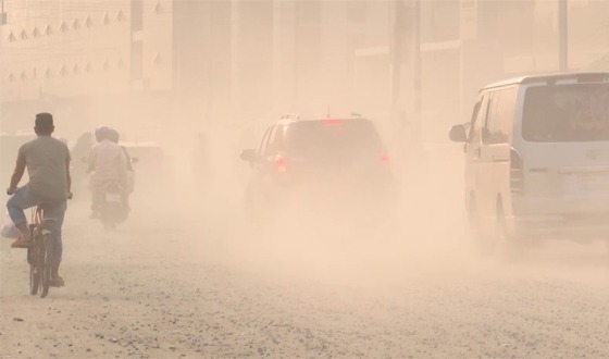 বায়ু দূষণে আজ শীর্ষে ঢাকা, স্কোর কত?