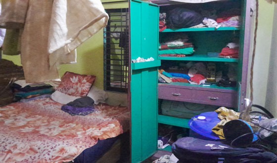 স্বামীকে মসজিদে বেঁধে গৃহবধুকে ধর্ষণের চেষ্টা ; নগদঅর্থ ও স্বর্ণালংকার লুট