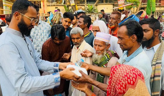 বেগম খালেদা জিয়ার রোগমুক্তি কামনায় বগুড়ায় ইফতার বিতরণ