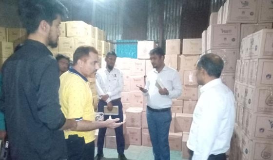 চট্টগ্রামে টিকে গ্রুপের ডিলারের গুদামে মিলেছে বিপুল পরিমাণ সয়াবিন তেল